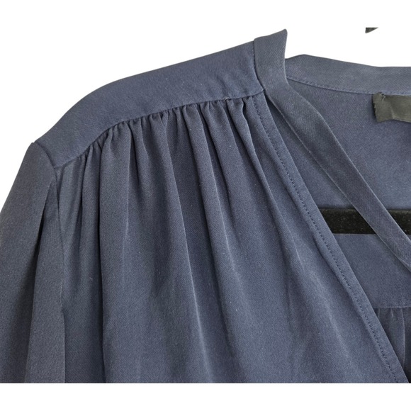 Theory Womens Bernetta Long Sleeve Pebbled Seersucker Silk Blouse SZ M Flowy - Picture 4 of 11